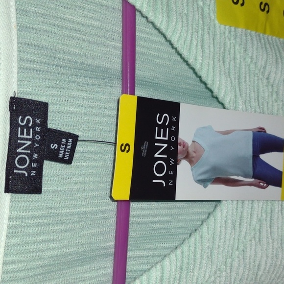 NWT Adorable Tiffany Blue blouse size small - Picture 2 of 2